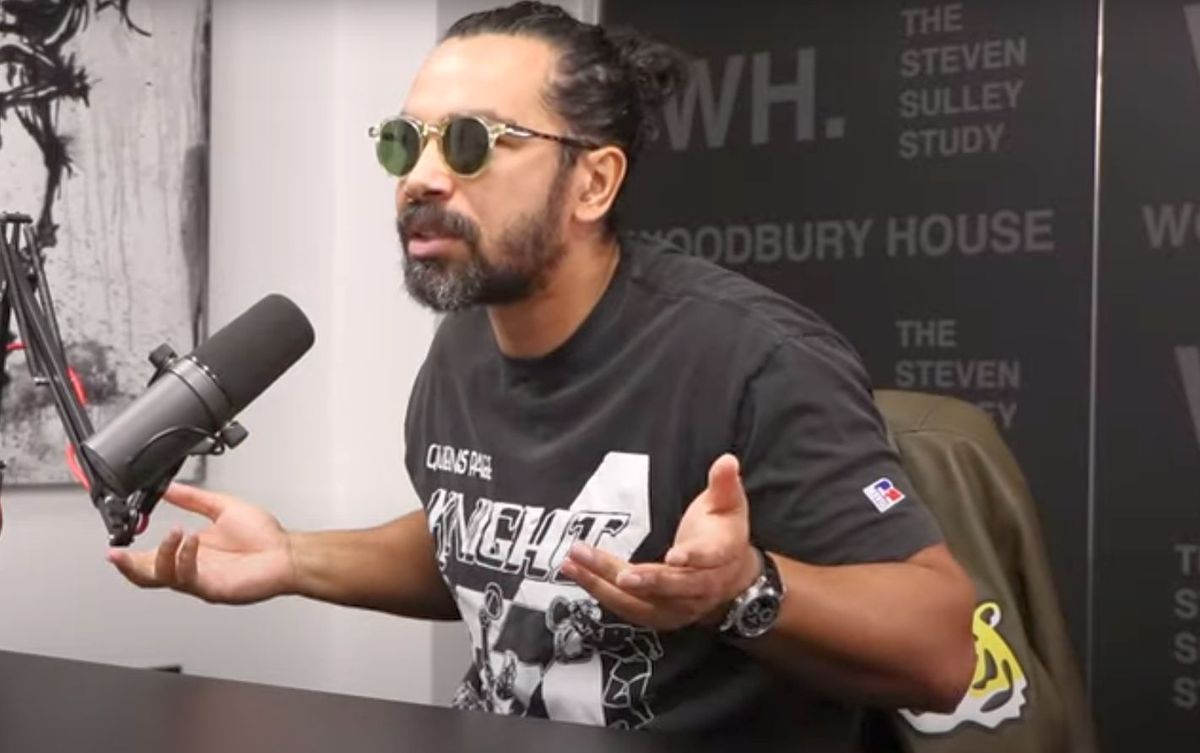 Retras din fotbal în 2016, dublul campion din Premier League s-a apucat să vândă ceasuri de lux