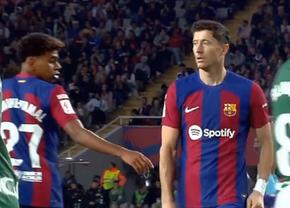 „Fractură” blaugrana? Lewandowski l-a lăsat cu mâna întinsă pe puștiul de 16 ani