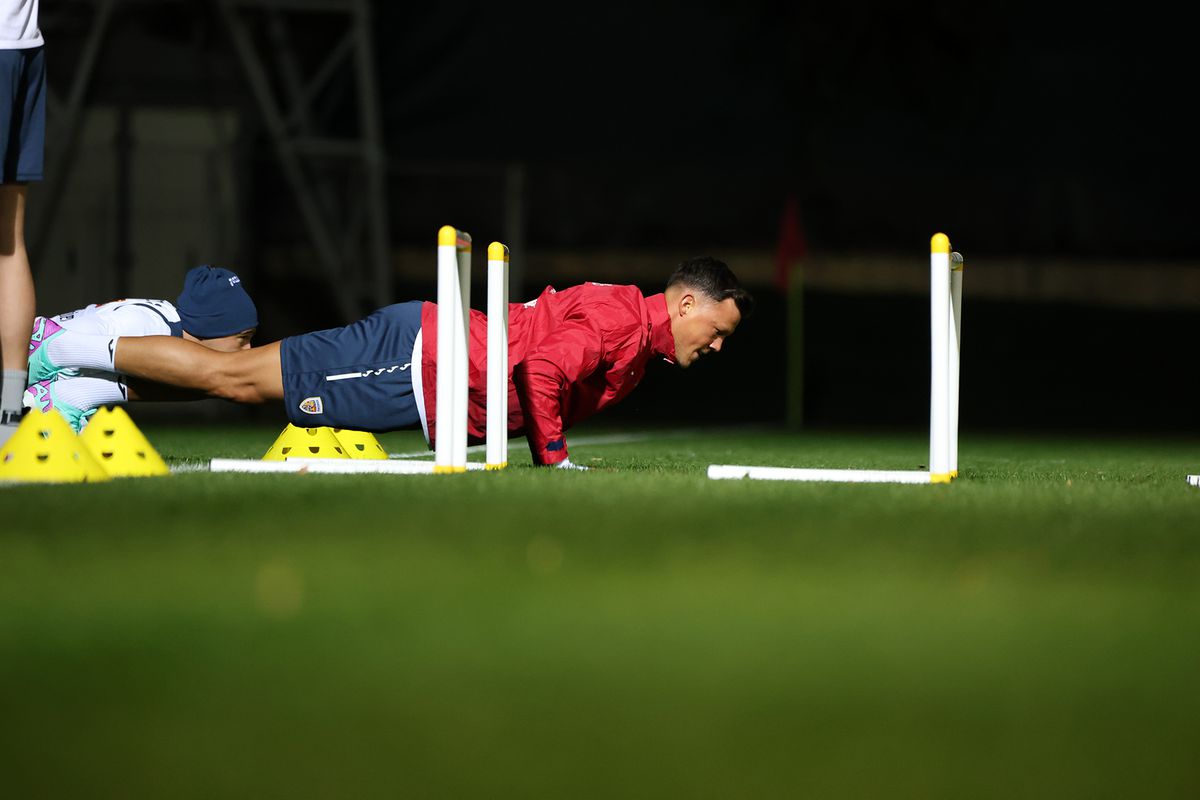 Imagini de la antrenamentul efectuat luni seara de naționala României, la Mogoșoaia