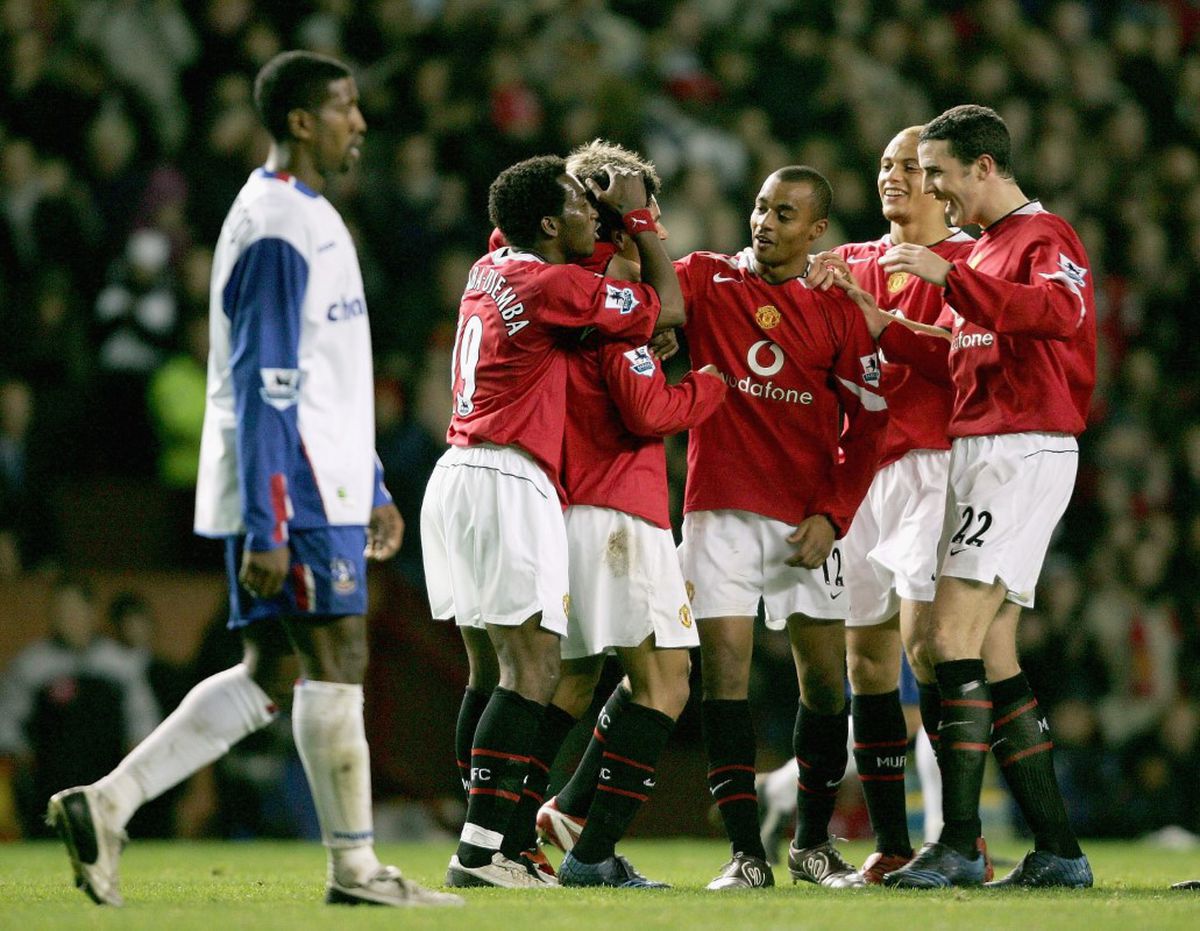 Retras din fotbal în 2016, dublul campion din Premier League s-a apucat să vândă ceasuri de lux