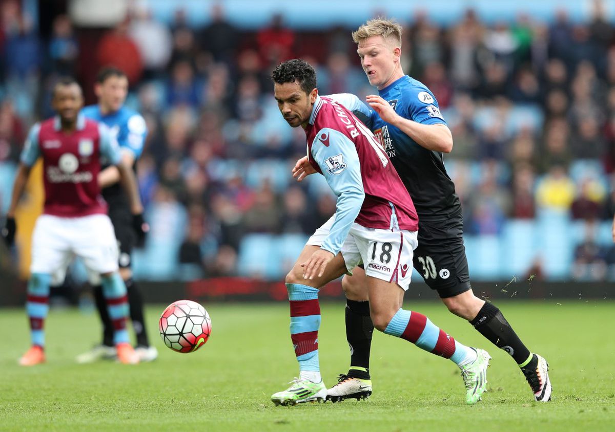 Retras din fotbal în 2016, dublul campion din Premier League s-a apucat să vândă ceasuri de lux