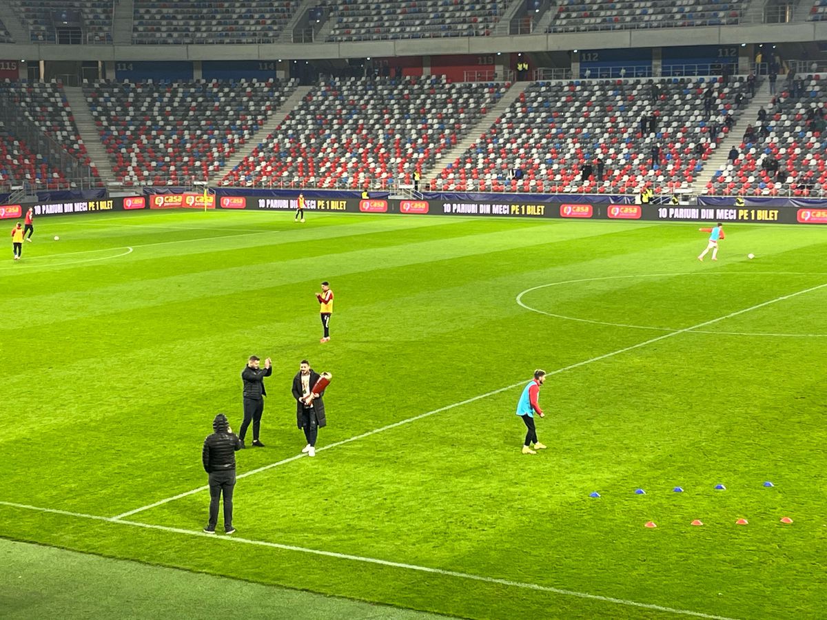 Trofeul de la Campionatul Mondial de Minifotbal prezentat fanilor » Adus în Ghencea, la CSA Steaua - Csikszereda