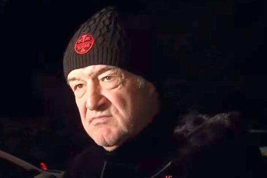 Gigi Becali, în fața secției de poliție // sursă foto: captură video Antena 3