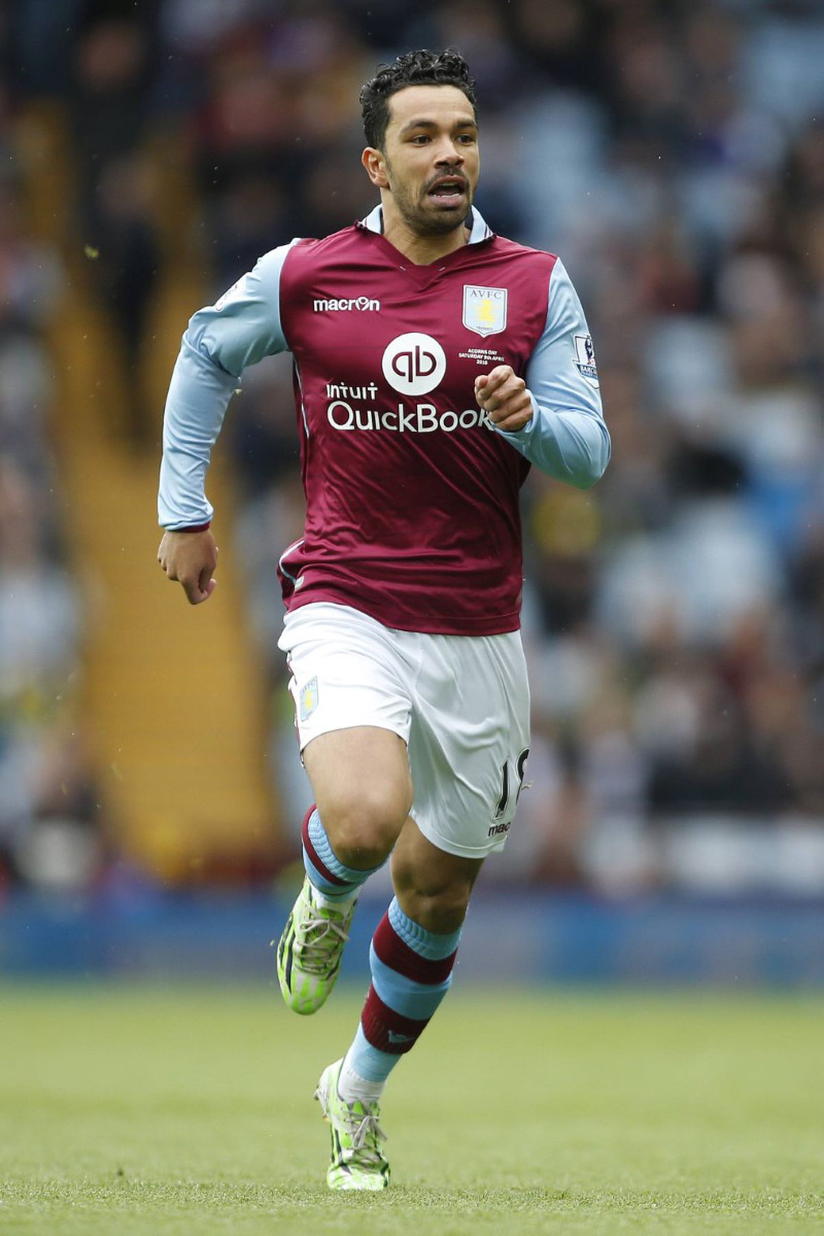 Retras din fotbal în 2016, dublul campion din Premier League s-a apucat să vândă ceasuri de lux