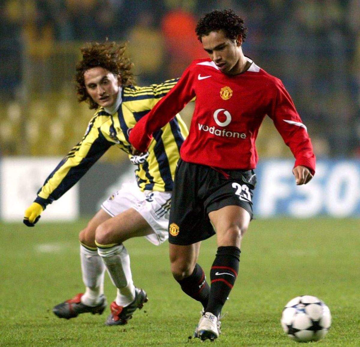 Retras din fotbal în 2016, dublul campion din Premier League s-a apucat să vândă ceasuri de lux