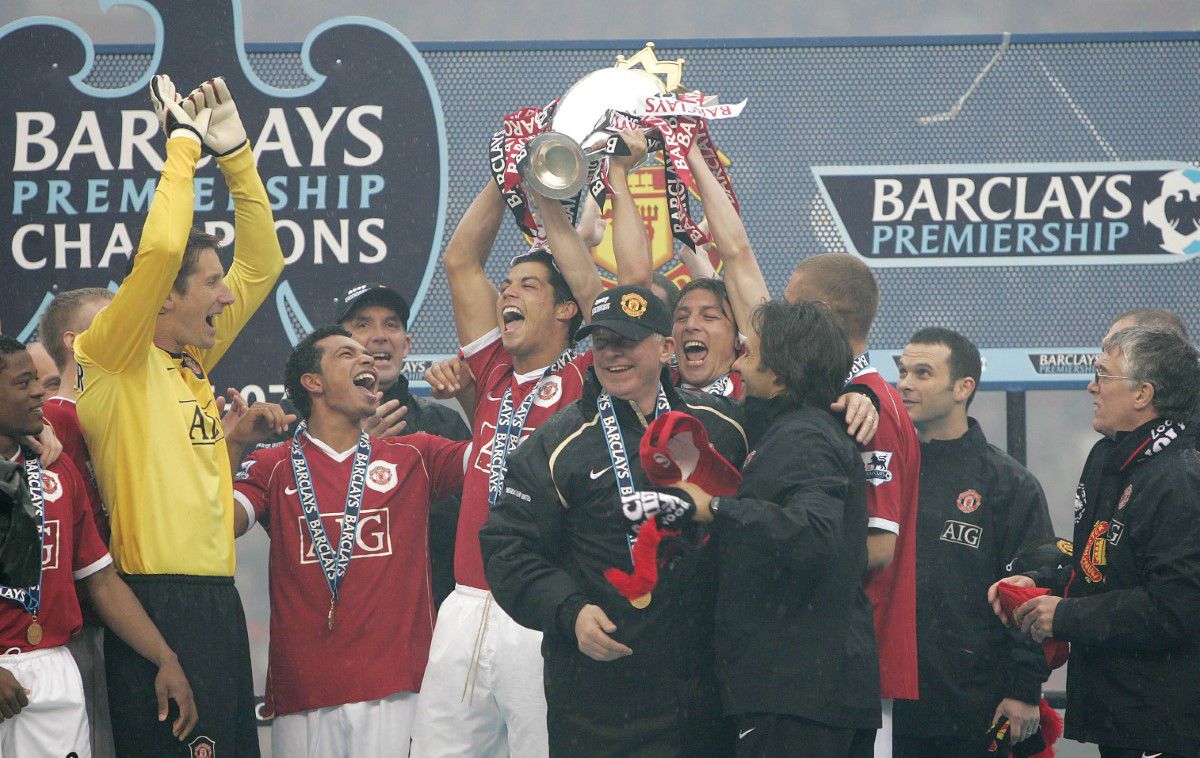 Retras din fotbal în 2016, dublul campion din Premier League s-a apucat să vândă ceasuri de lux