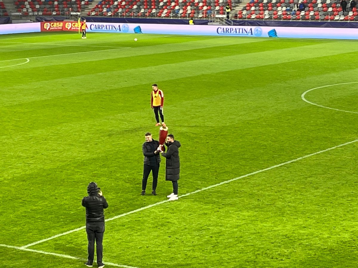 Trofeul de la Campionatul Mondial de Minifotbal prezentat fanilor » Adus în Ghencea, la CSA Steaua - Csikszereda
