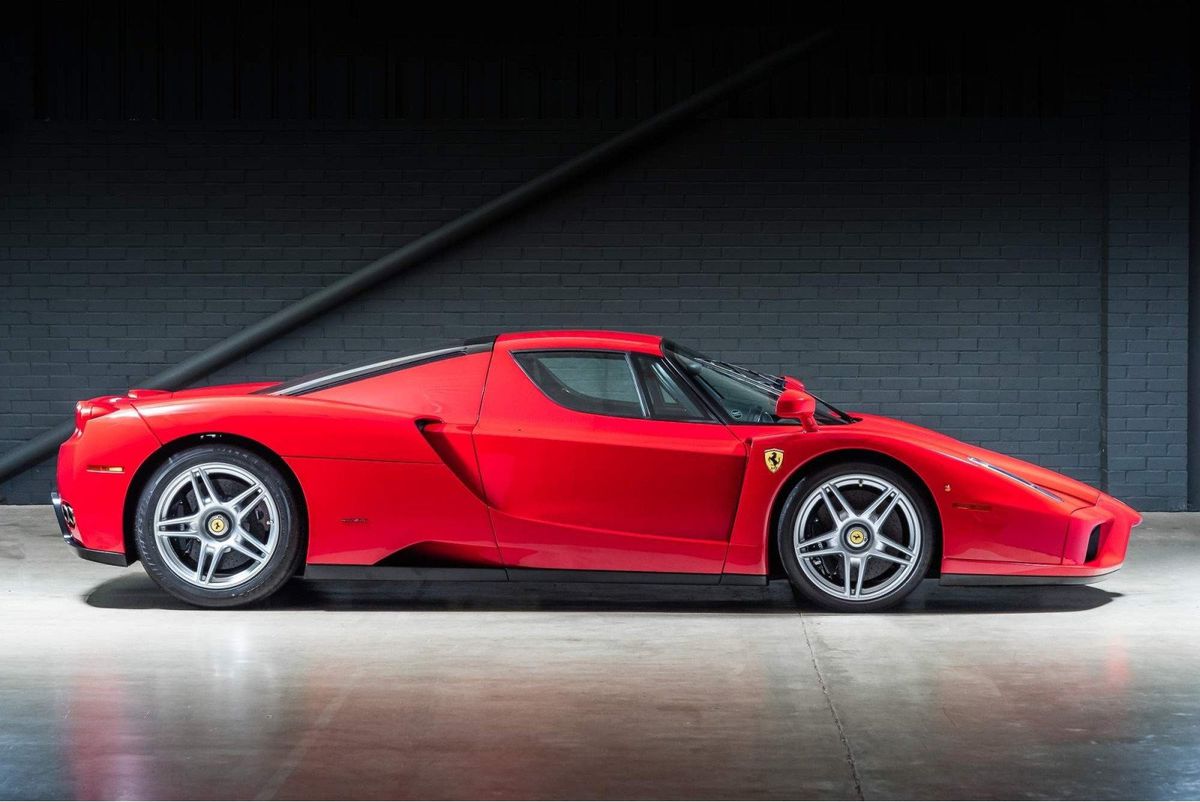 În 2004, un milionar britanic a comandat un Ferrari Enzo și a avut niște cereri nemaiauzite! Azi vrea să-l vândă cu o sumă astronomică!
