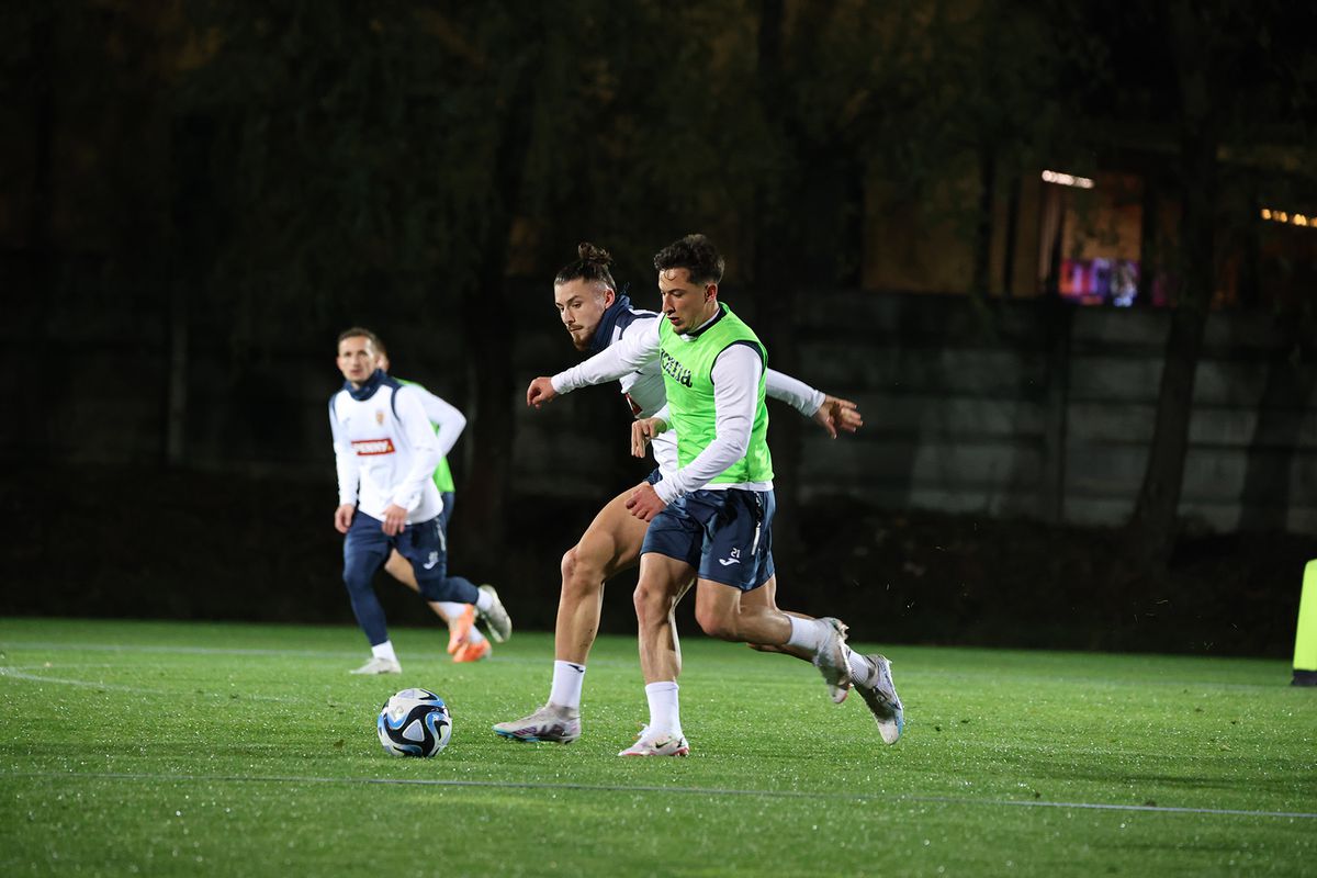 Imagini de la antrenamentul efectuat luni seara de naționala României, la Mogoșoaia