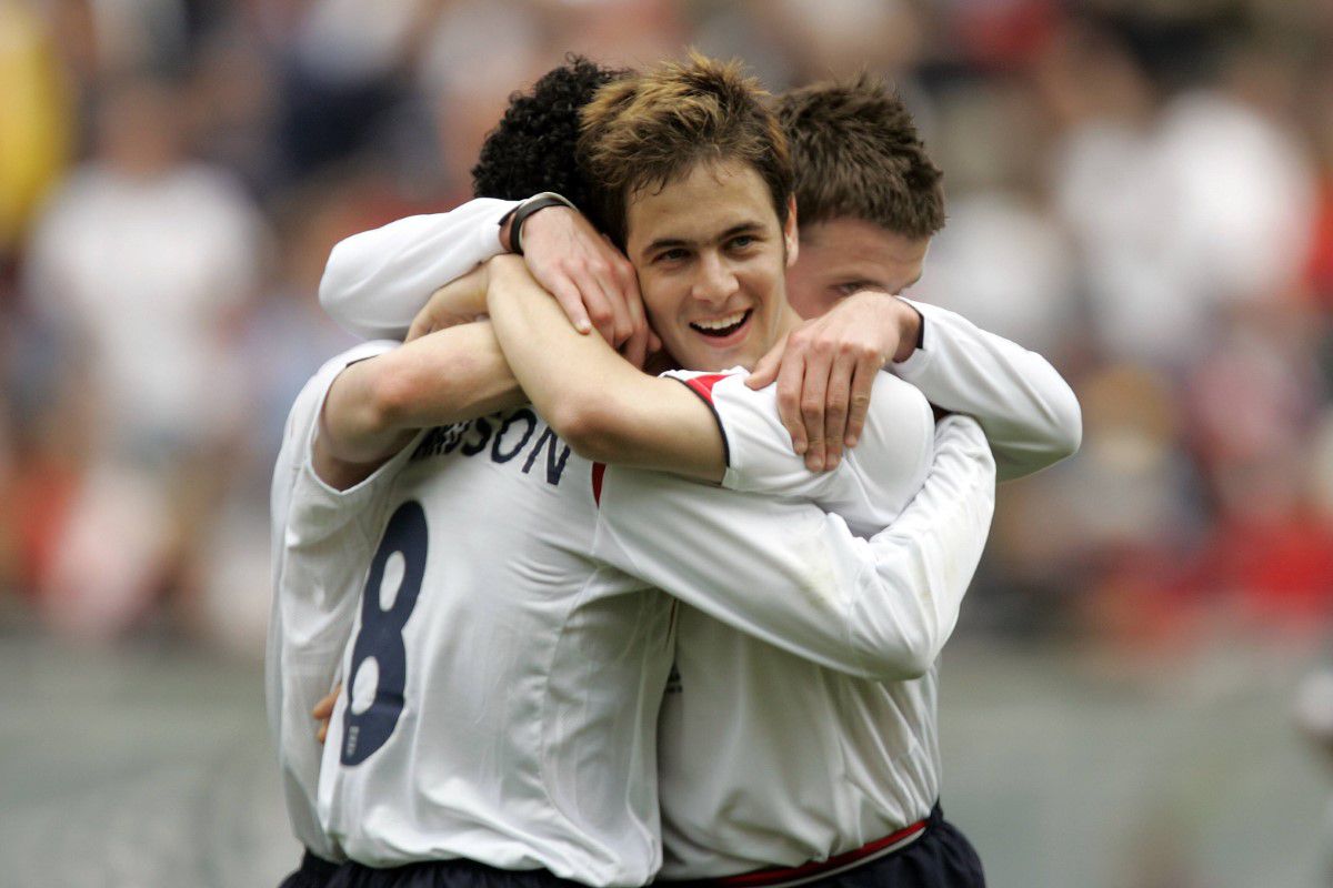 Retras din fotbal în 2016, dublul campion din Premier League s-a apucat să vândă ceasuri de lux