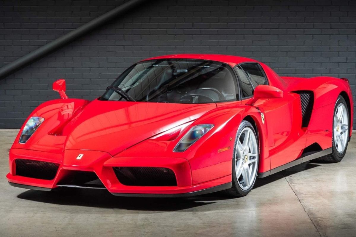 În 2004, un milionar britanic a comandat un Ferrari Enzo și a avut niște cereri nemaiauzite! Azi vrea să-l vândă cu o sumă astronomică!