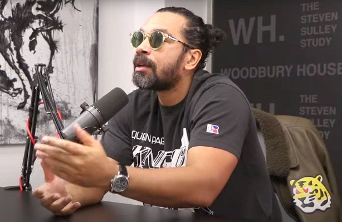 Retras din fotbal în 2016, dublul campion din Premier League s-a apucat să vândă ceasuri de lux