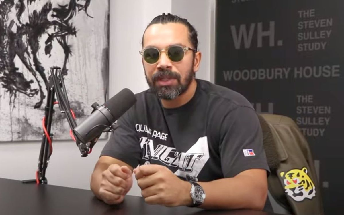 Retras din fotbal în 2016, dublul campion din Premier League s-a apucat să vândă ceasuri de lux