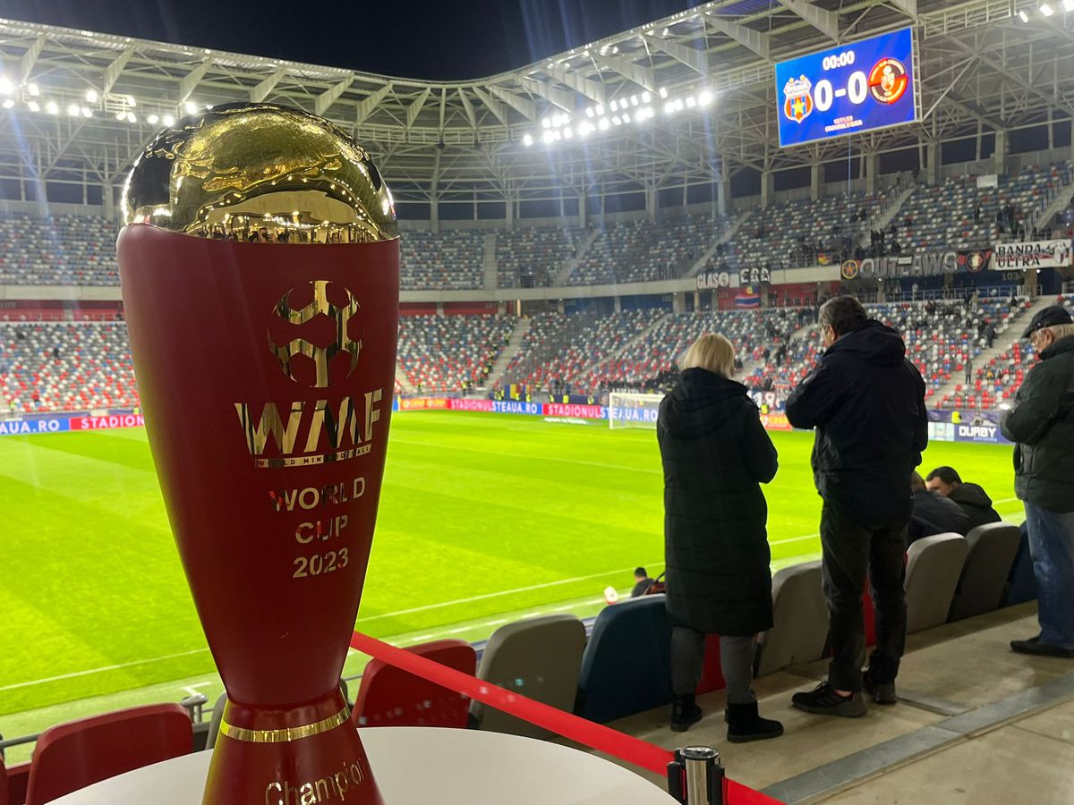 Trofeul de la Campionatul Mondial de Minifotbal prezentat fanilor » Adus în Ghencea, la CSA Steaua - Csikszereda