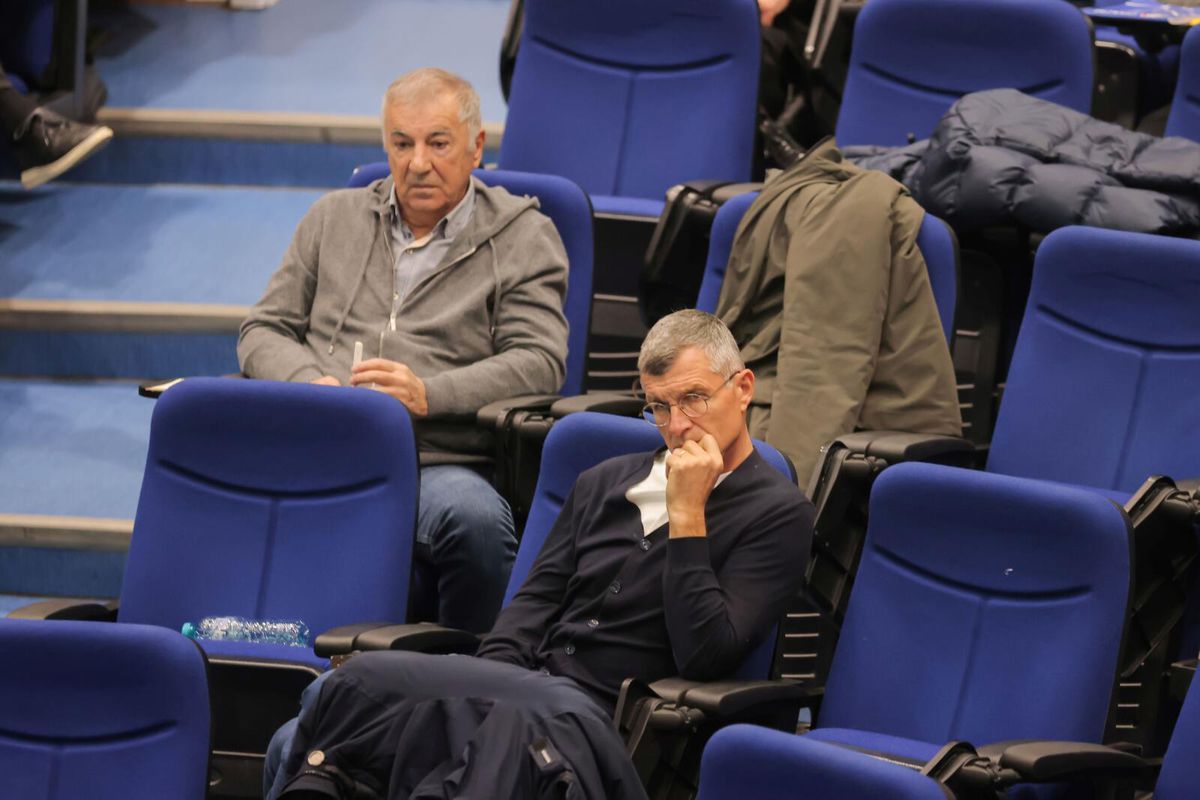 Au vrut să-l facă de râs? » Antrenorul a adormit în sală, în timpul lecției ținute de Răzvan Lucescu. FRF a „scăpat” imaginile pe site