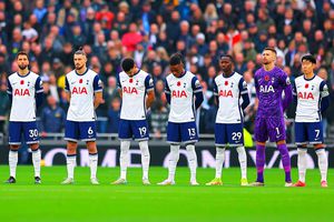 Probleme mari pentru Tottenham » Colegul lui Radu Drăgușin, suspendat 7 meciuri pentru o remarcă rasistă la adresa coechipierului!