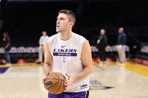 După ce a lucrat în cimitir și în industria de livrări, a semnat în Euroligă, la adversara lui U-BT