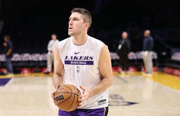 După ce a lucrat în cimitir și în industria de livrări, a semnat în Euroligă, la adversara lui U-BT