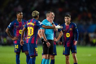 UEFA a decis! Arbitru de Premier League la Bosnia - România » Implicat în ultimul scandal din Anglia