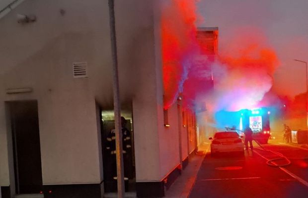 Incendiu la stadionul din România: pompierii au intervenit cu 3 autospeciale