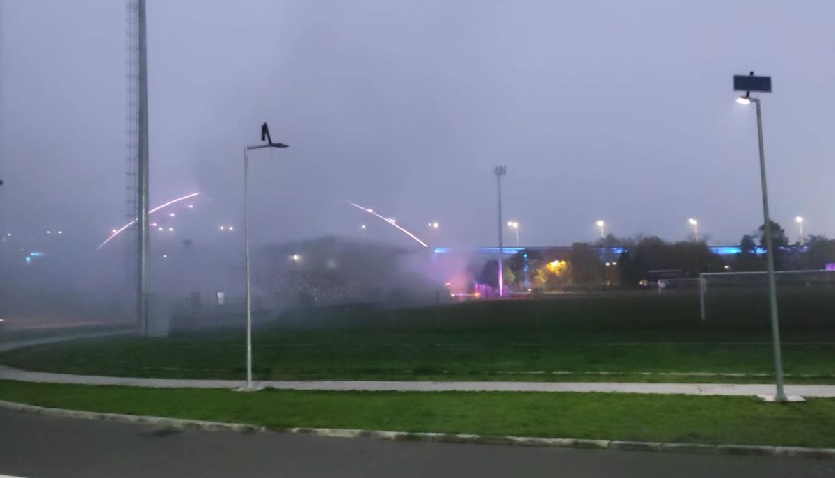 Incendiu la stadionul din România: pompierii au intervenit cu 3 autospeciale