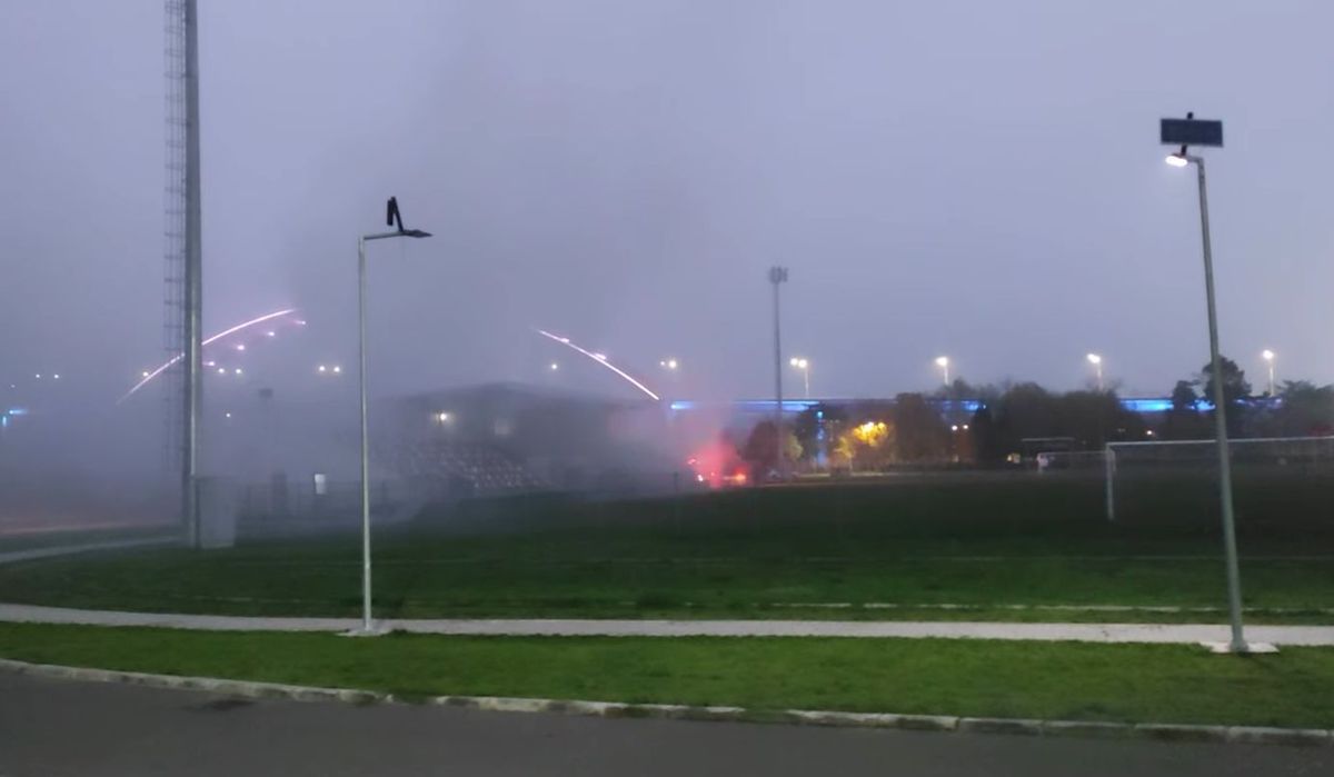 Incendiu la stadionul din România: pompierii au intervenit cu 3 autospeciale