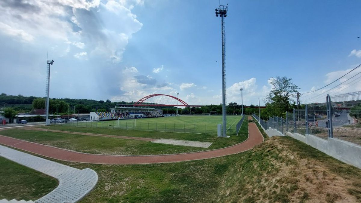 Incendiu la stadionul din România: pompierii au intervenit cu 3 autospeciale