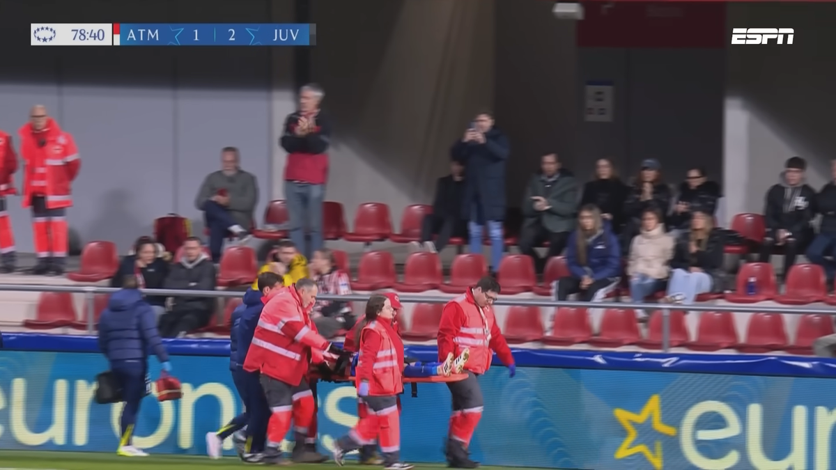 Accidentare horror în Liga Campionilor » A rămas inconștientă pe gazon: ultimele detalii