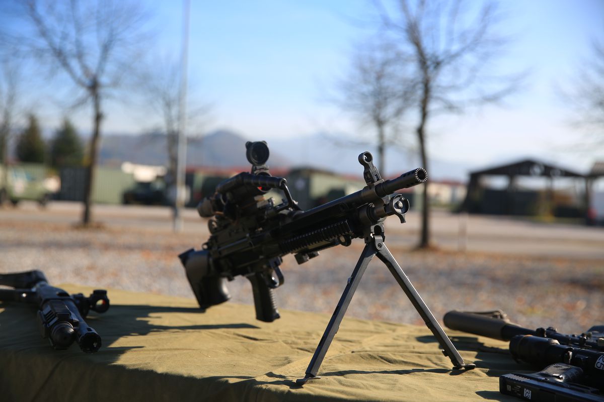 Povești spectaculoase ale militarilor români din Sarajevo: ultrasul din galeria lui U Cluj și verișoara lui Horațiu Moldovan, fotbalistă în Liga 3 » Cum vor trăi meciul Bosnia - România