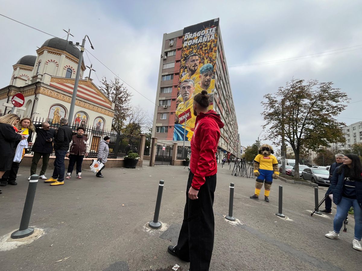Pictura imensă cu cei 3 „tricolori” a fost dezvăluită pe un bloc din Sectorul 2 » Reacția lui Radu Drăgușin, venit la fața locului