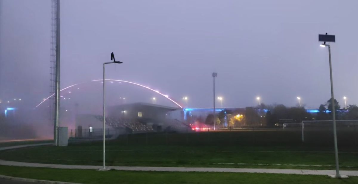 Incendiu la stadionul din România: pompierii au intervenit cu 3 autospeciale