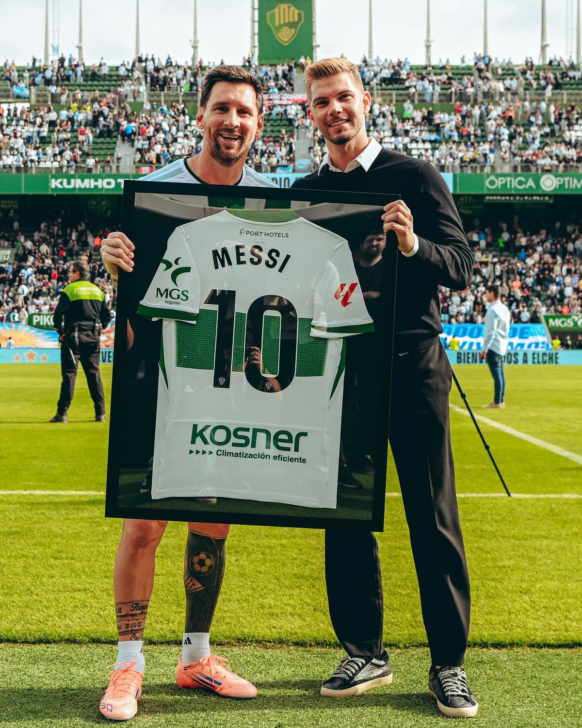 Messi, întâmpinat de 20.000 de oameni la antrenamentul din orașul european cu 240.000 de locuitori