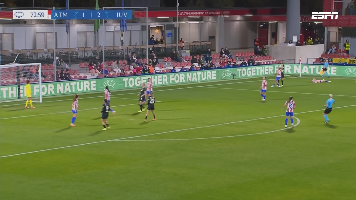 Accidentare horror în Liga Campionilor » A rămas inconștientă pe gazon: ultimele detalii