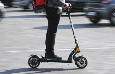 Proiectul de lege a fost adoptat » Asigurarea RCA devine obligatorie pentru trotinete și biciclete electrice