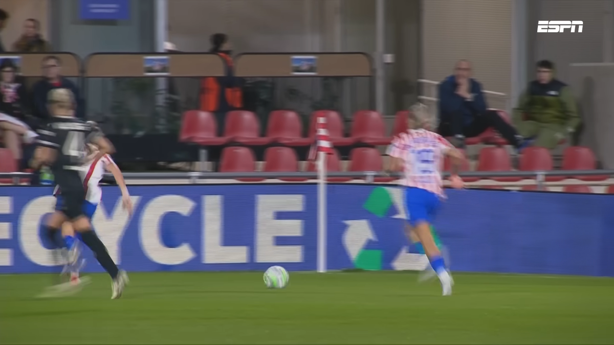 Accidentare horror în Liga Campionilor » A rămas inconștientă pe gazon: ultimele detalii