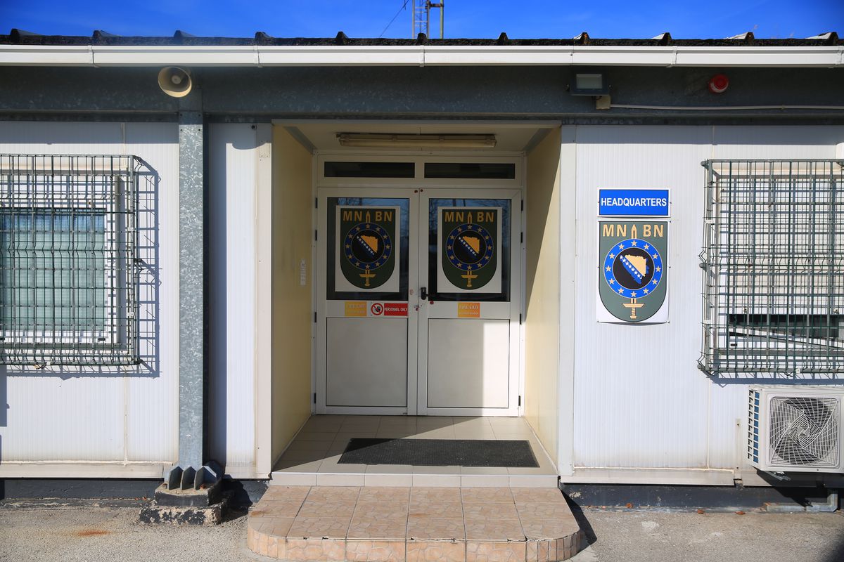 Povești spectaculoase ale militarilor români din Sarajevo: ultrasul din galeria lui U Cluj și verișoara lui Horațiu Moldovan, fotbalistă în Liga 3 » Cum vor trăi meciul Bosnia - România