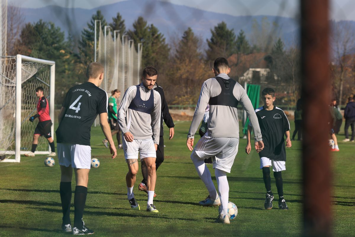 Povești spectaculoase ale militarilor români din Sarajevo: ultrasul din galeria lui U Cluj și verișoara lui Horațiu Moldovan, fotbalistă în Liga 3 » Cum vor trăi meciul Bosnia - România