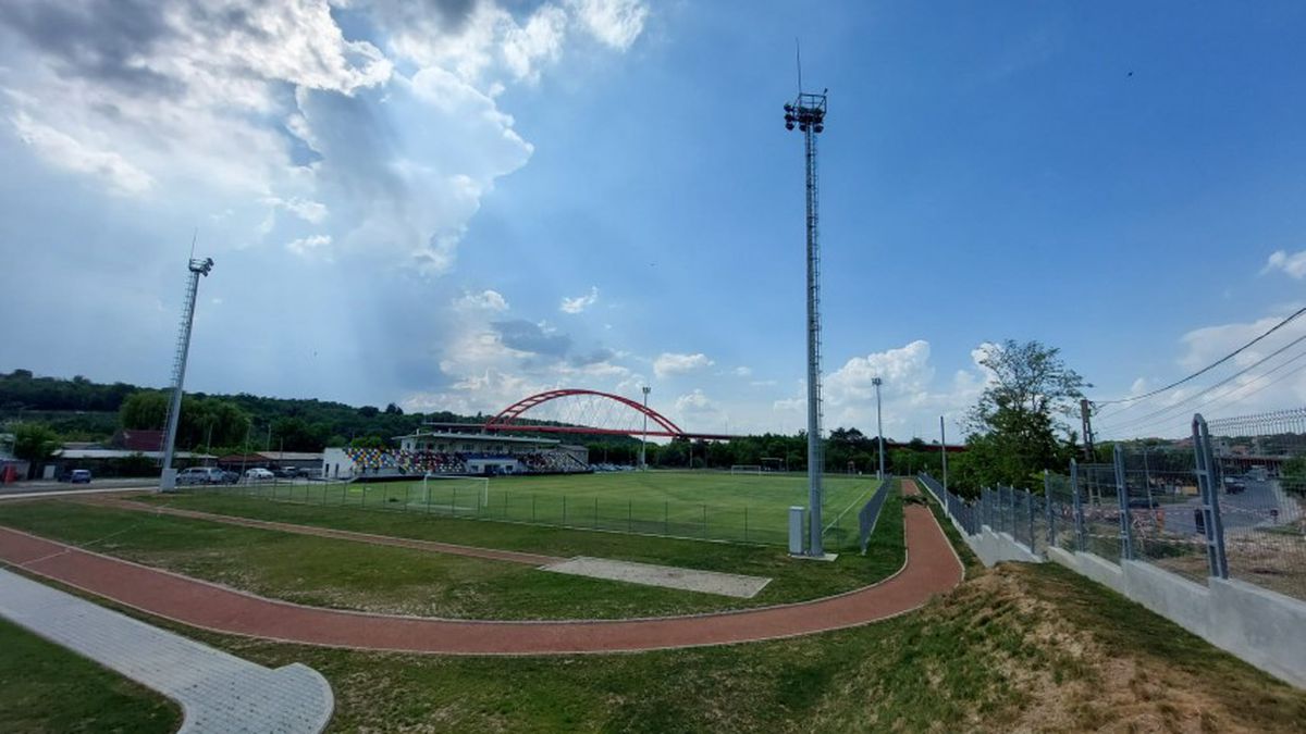 Incendiu la stadionul din România: pompierii au intervenit cu 3 autospeciale