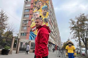 Drăgușin, la inaugurarea muralului în care apare alături de Rațiu și Stanciu: „Sunt foarte bine! Atunci sper să joc într-un meci oficial”