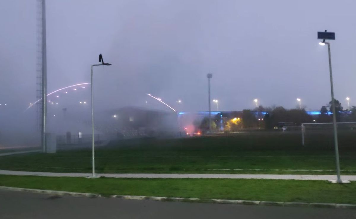 Incendiu la stadionul din România: pompierii au intervenit cu 3 autospeciale