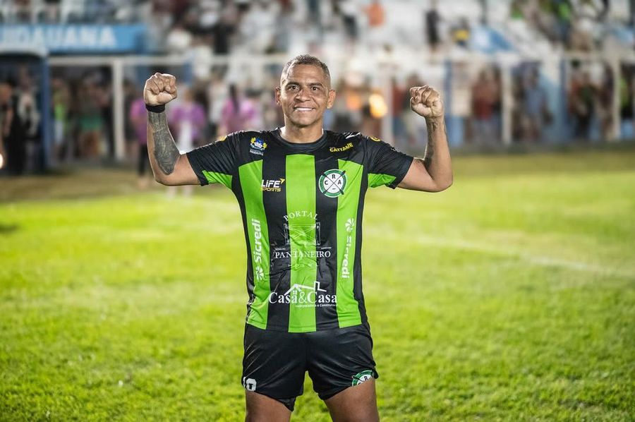 De nerecunoscut! A slăbit 40 de kilograme și și-a găsit un nou club la 36 de ani