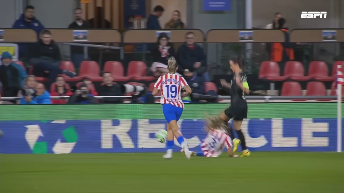 Accidentare horror în Liga Campionilor » A rămas inconștientă pe gazon: ultimele detalii