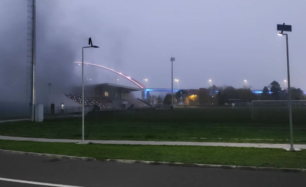 Incendiu la stadionul din România: pompierii au intervenit cu 3 autospeciale