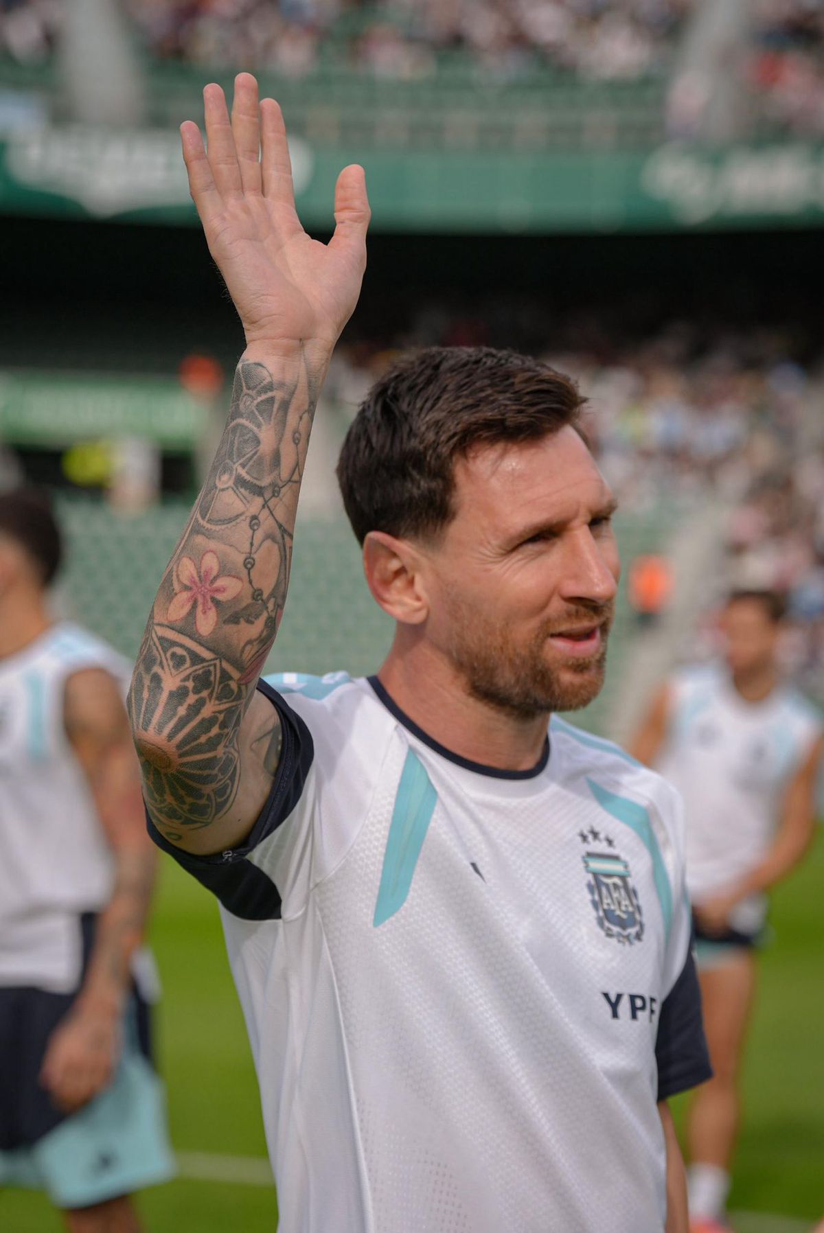 Messi, întâmpinat de 20.000 de oameni la antrenamentul din orașul european cu 240.000 de locuitori