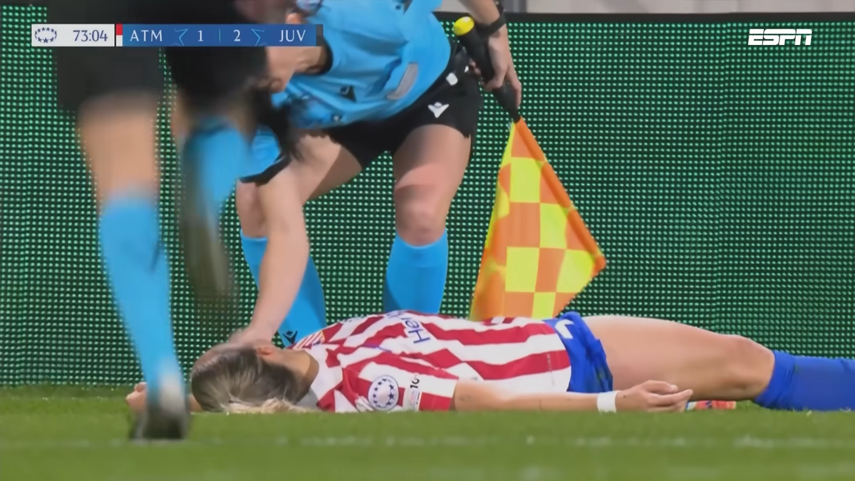 Accidentare horror în Liga Campionilor » A rămas inconștientă pe gazon: ultimele detalii
