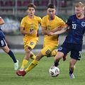 Kees Smit (dreapta), într-un duel cu Luca Szimionas (stânga), în vară, la Campionatul European U19 din România. A ieșit golgheterul și jucătorul turneului
Foto: Imago Images