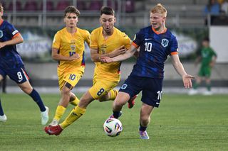 Clubul din Premier League intră în cursa pentru puștiul-minune comparat cu Pedri și De Bruyne