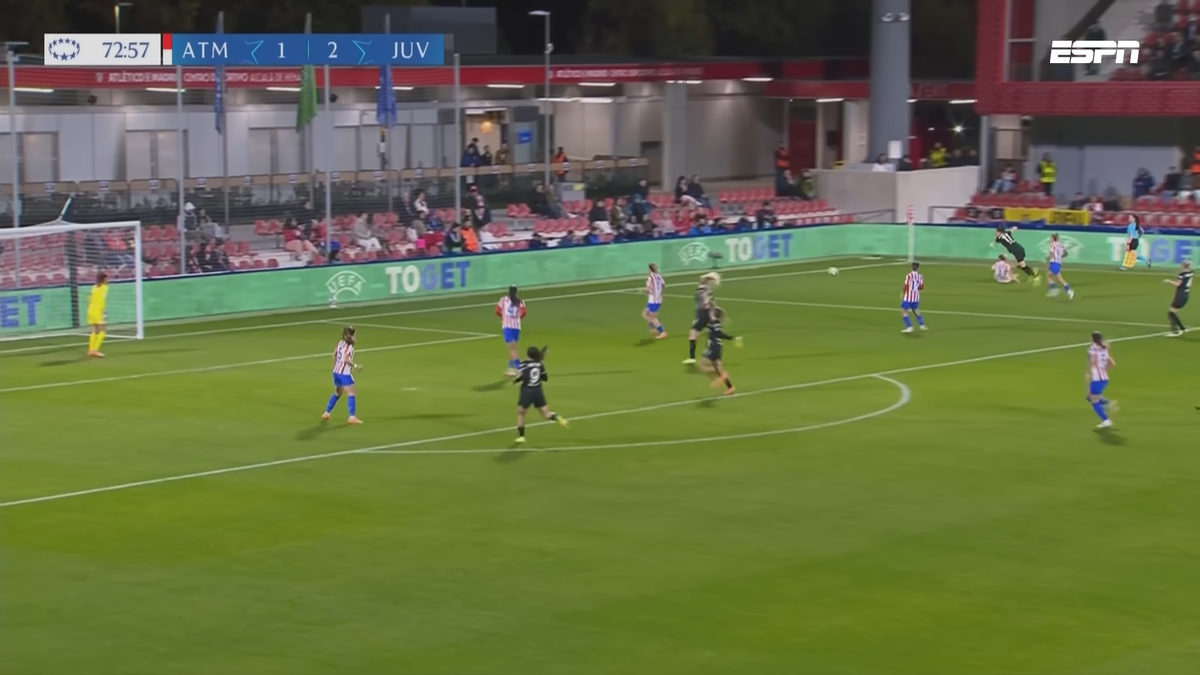 Accidentare horror în Liga Campionilor » A rămas inconștientă pe gazon: ultimele detalii