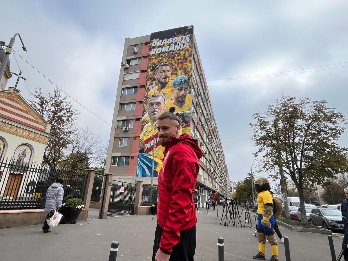 Pictura imensă cu cei 3 „tricolori” a fost dezvăluită pe un bloc din Sectorul 2 » Reacția lui Radu Drăgușin, venit la fața locului