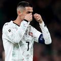 Cristiano Ronaldo și gestul ironic făcut după lovirea lui O'Shea. Foto: Imago Images